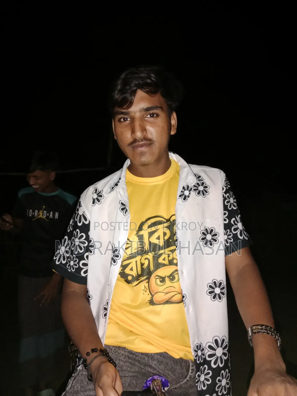 ভাইরাল গেঞ্জি নিতে চাইলে নক করেন