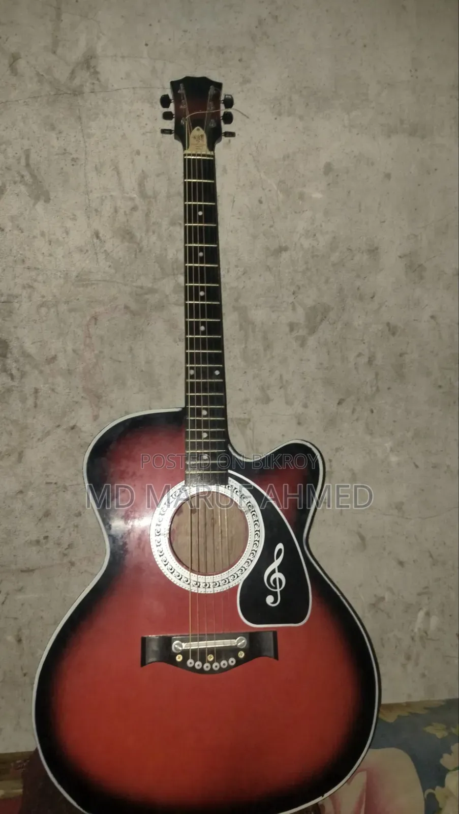 Selling guitar because I need money urgently