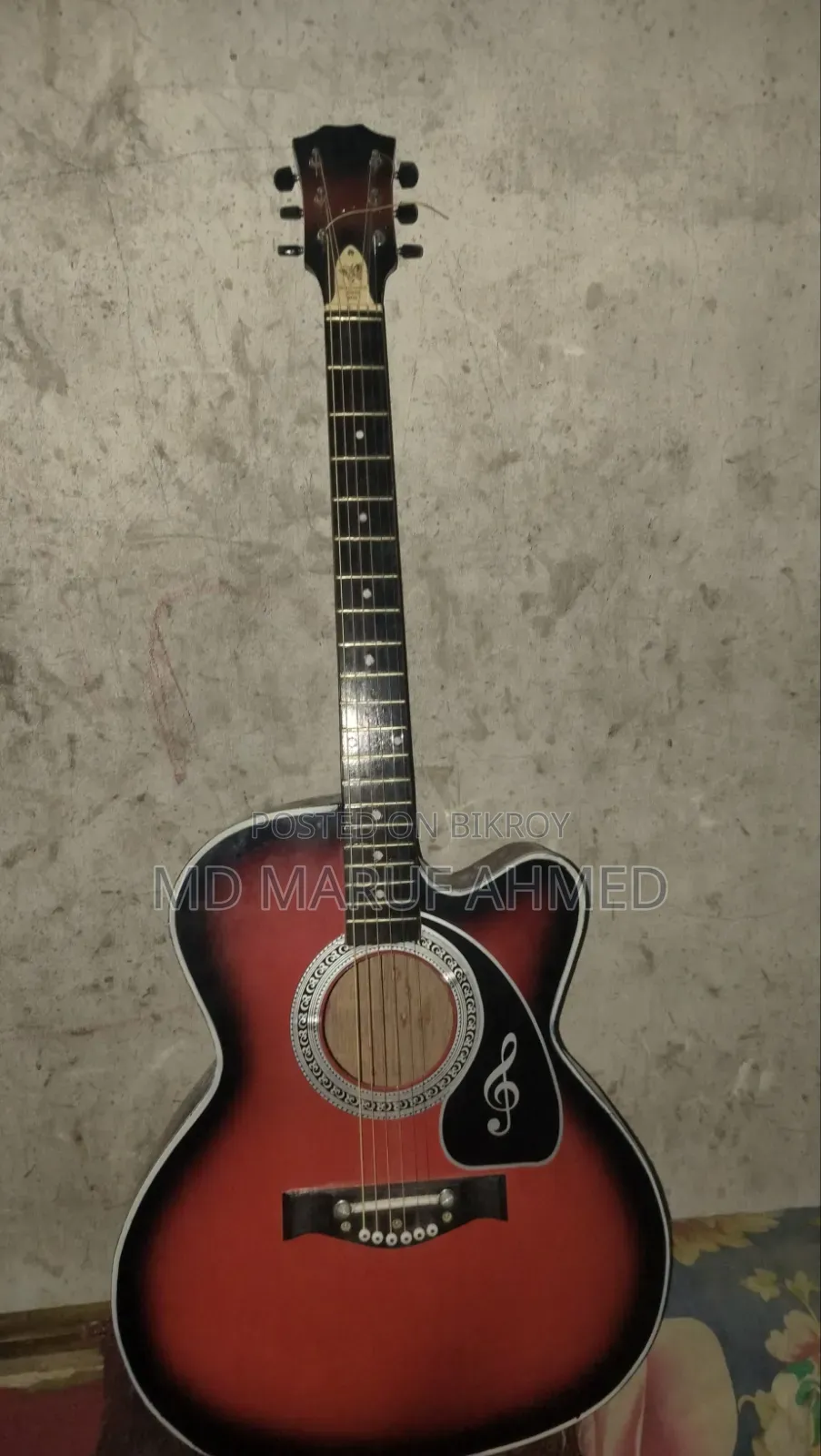 Selling guitar because I need money urgently