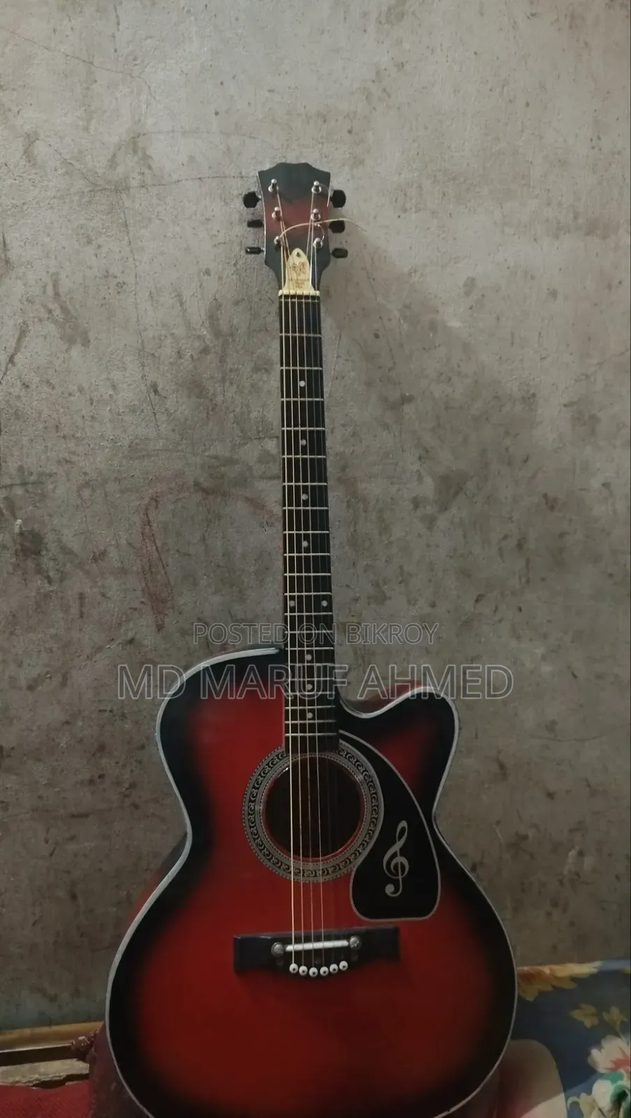 Selling guitar because I need money urgently