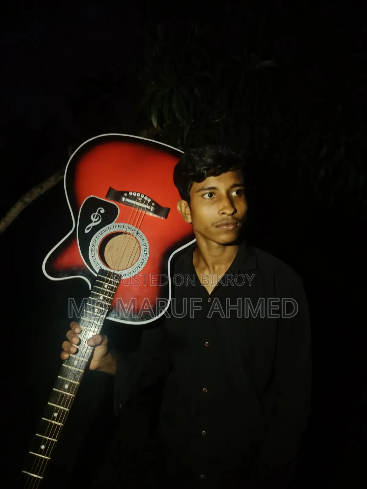 Selling guitar because I need money urgently