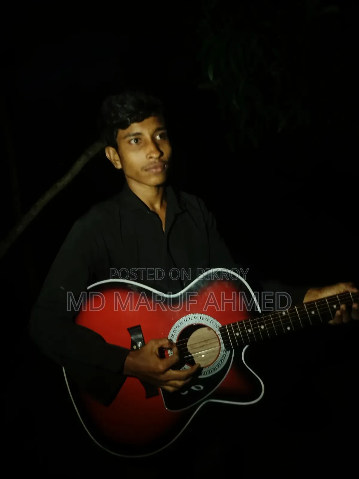 Selling guitar because I need money urgently