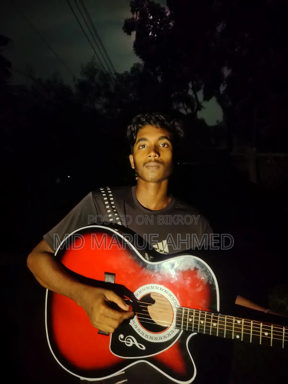 Selling guitar because I need money urgently