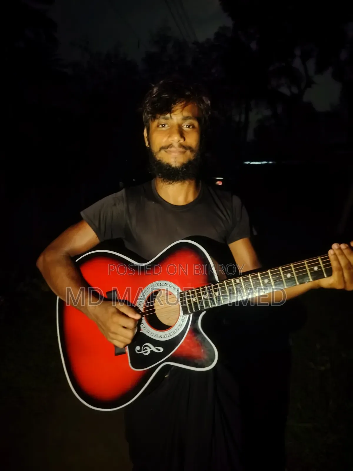 Selling guitar because I need money urgently