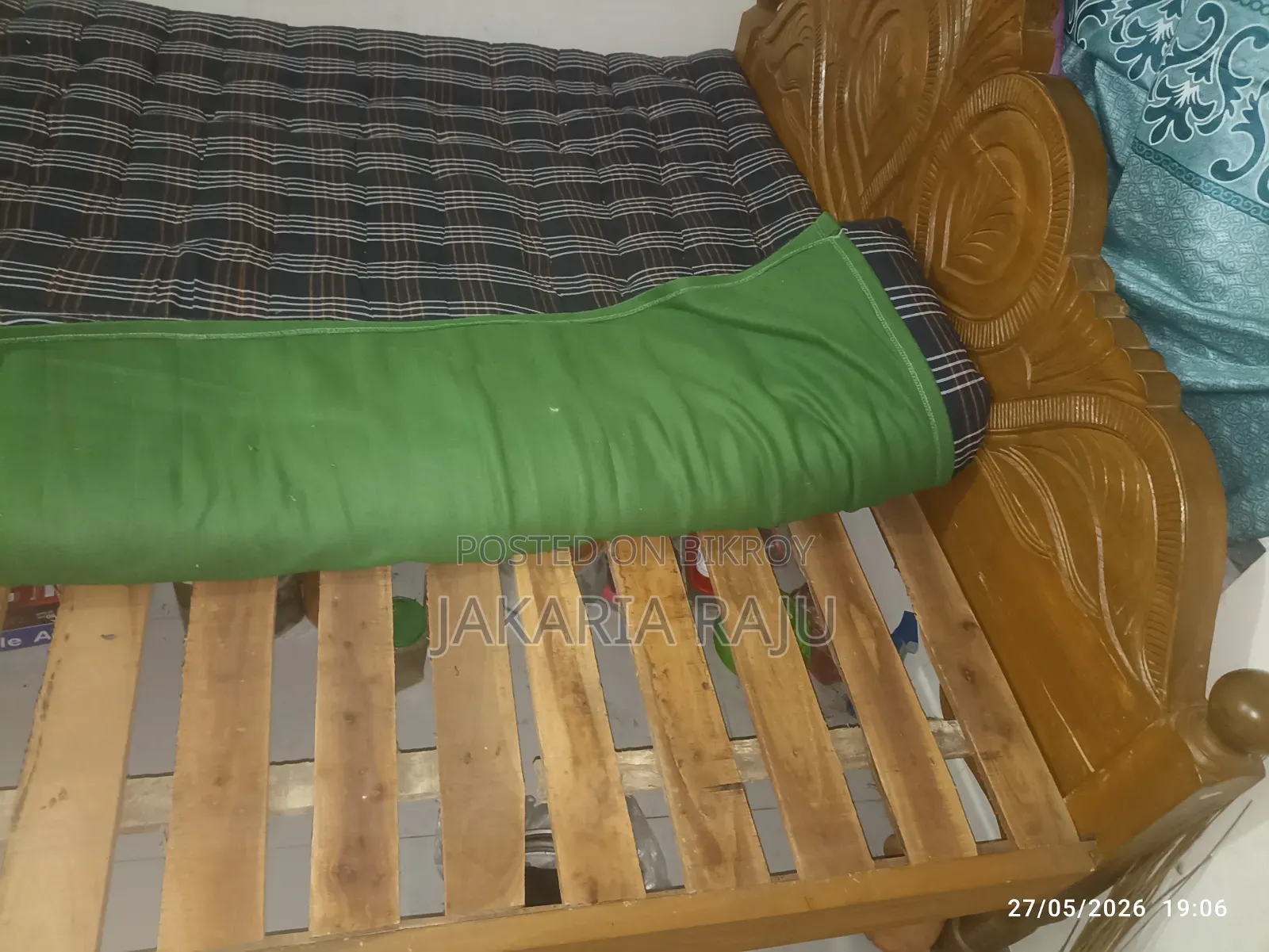 Bed. Size 6 Fit by 7 Fit