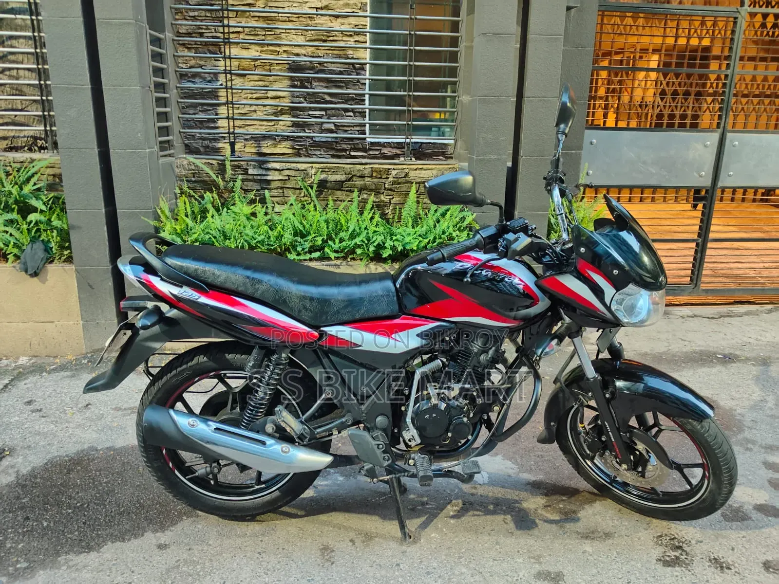 Bajaj Discover 125 2023 Black