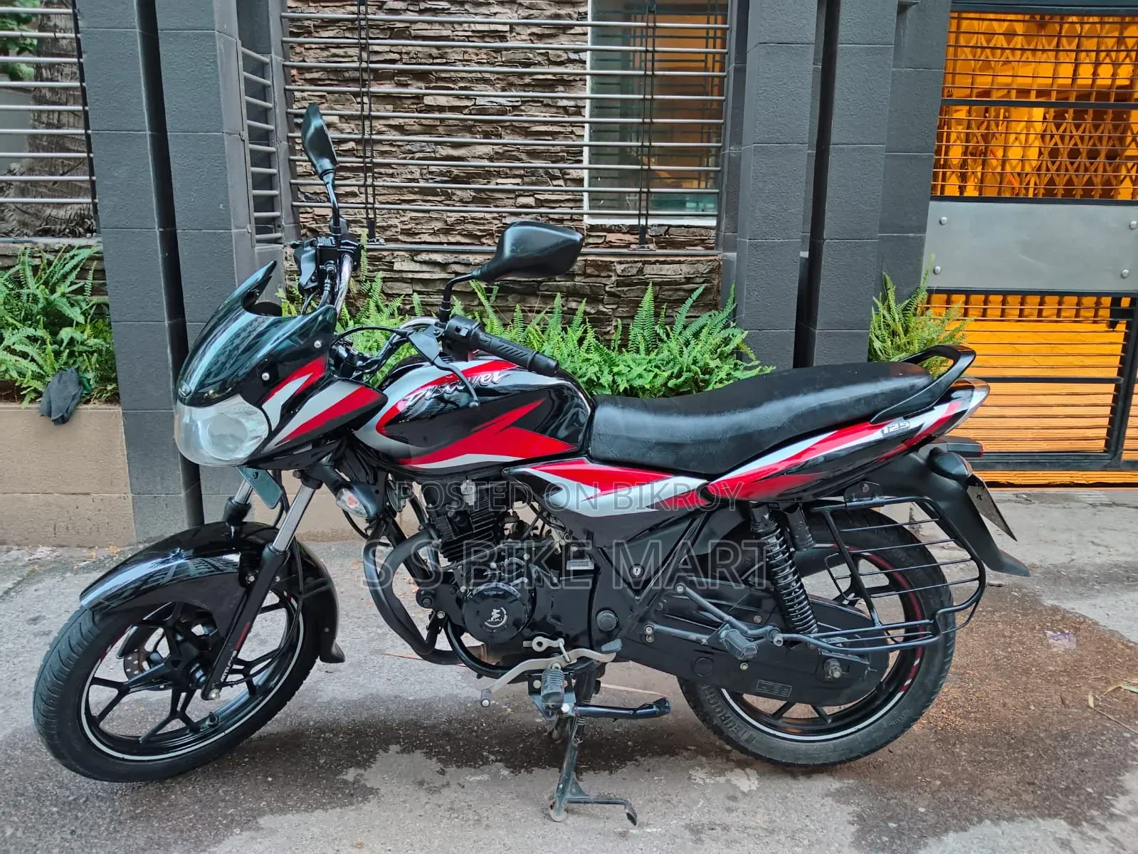 Bajaj Discover 125 2023 Black