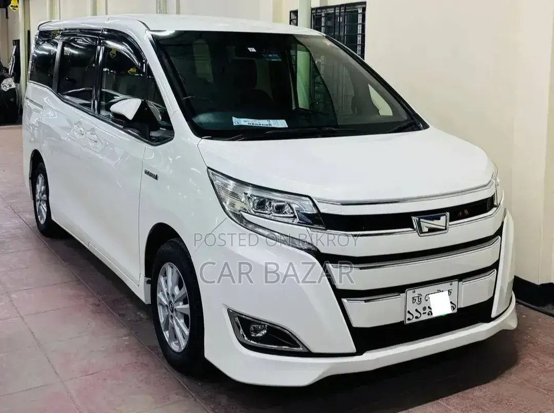 টয়োটা নোয়া ১.৮ এফডব্লিউডি হাইব্রিড (৭ সিটার) ২০১৭ হোয়াইট