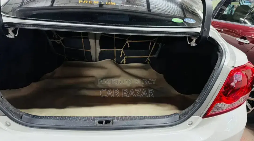 টয়োটা অ্যালিয়ন ২০১৩ সাদা