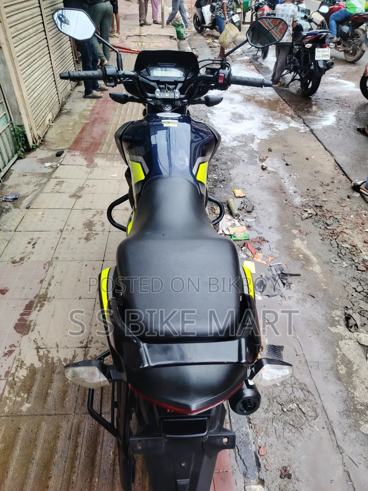 New Honda CB 2025 Blue