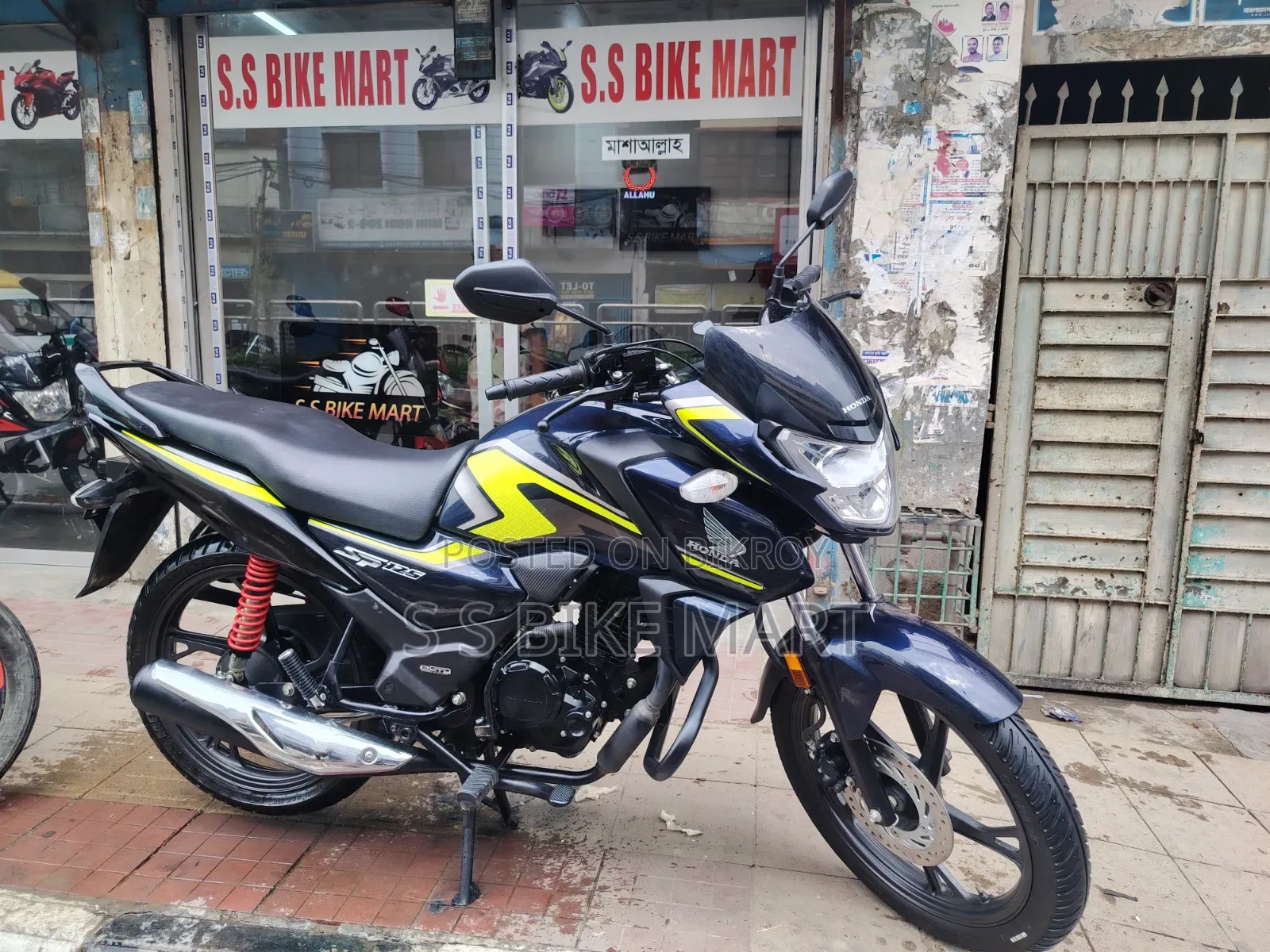 New Honda CB 2025 Blue