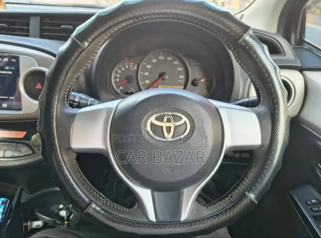 Toyota Vitz 1.3 Front Wheel Drive 3-door 2011 Gray