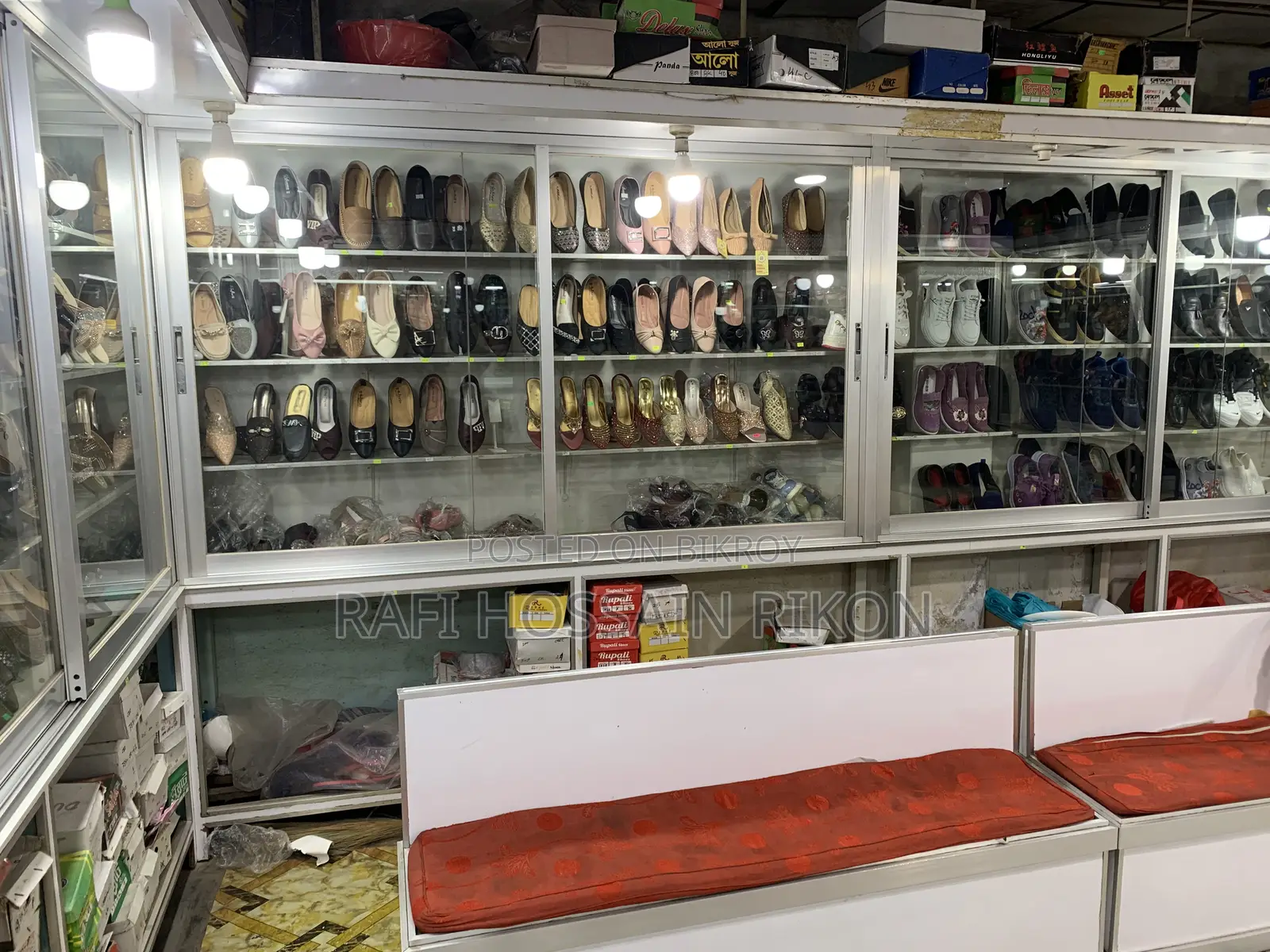 Showroom Furnitures