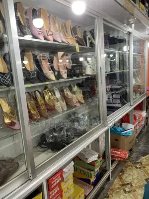 Showroom Furnitures