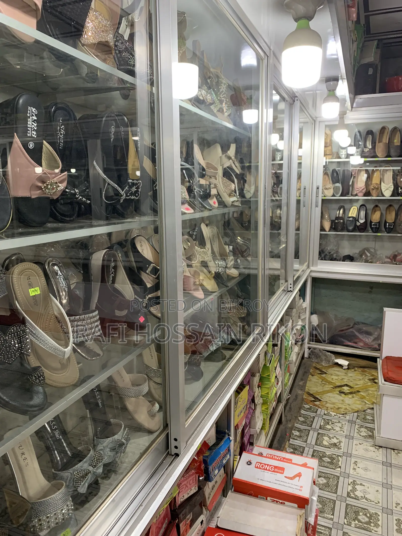 Showroom Furnitures