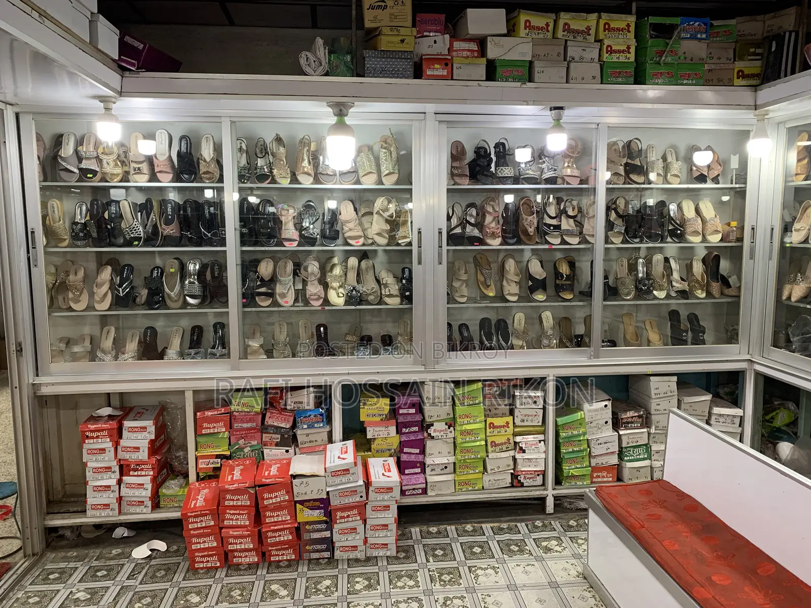 Showroom Furnitures
