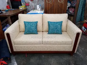 একটি প্রিমিয়াম সোফা বিক্রি করা হবে