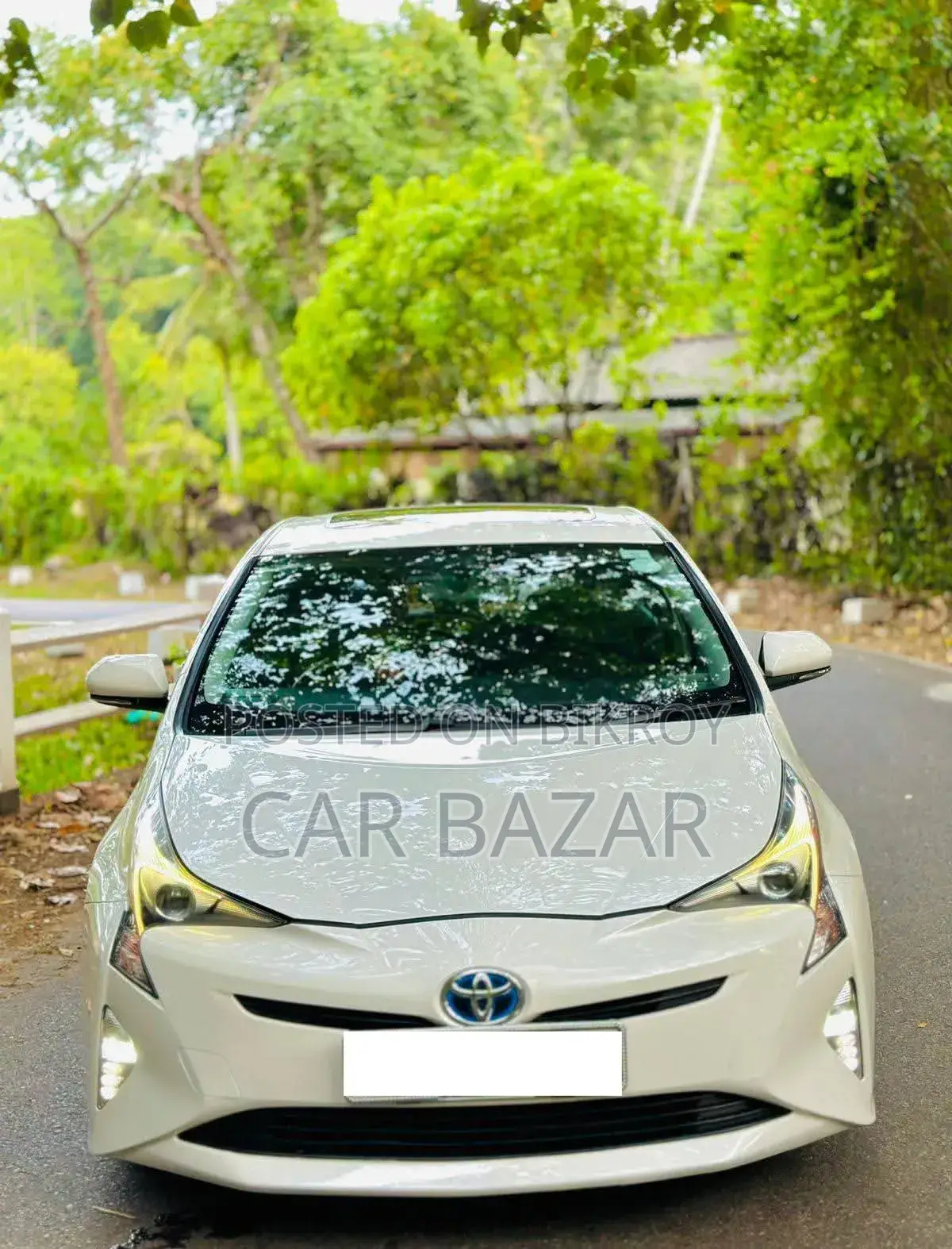 Toyota Prius 4-door Hatchback (1.8L 4-cylinder Gas/Electric Hybrid Continuously Variable Transmission) 2016