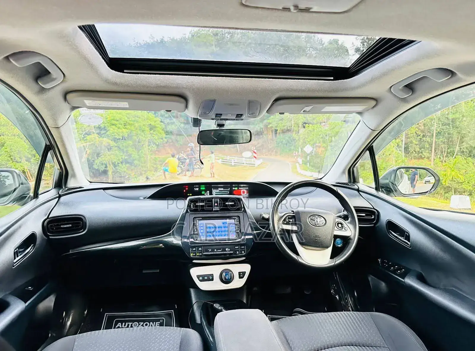 Toyota Prius 4-door Hatchback (1.8L 4-cylinder Gas/Electric Hybrid Continuously Variable Transmission) 2016