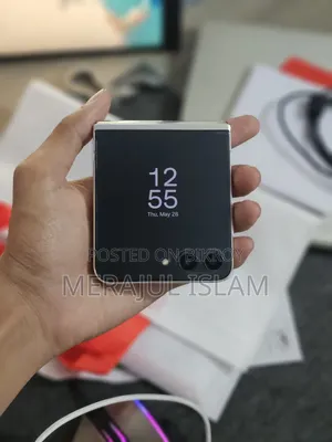 New Samsung Galaxy Z Flip 5 256 GB Rose Gold