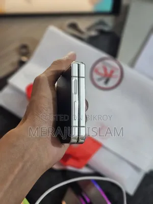 New Samsung Galaxy Z Flip 5 256 GB Rose Gold