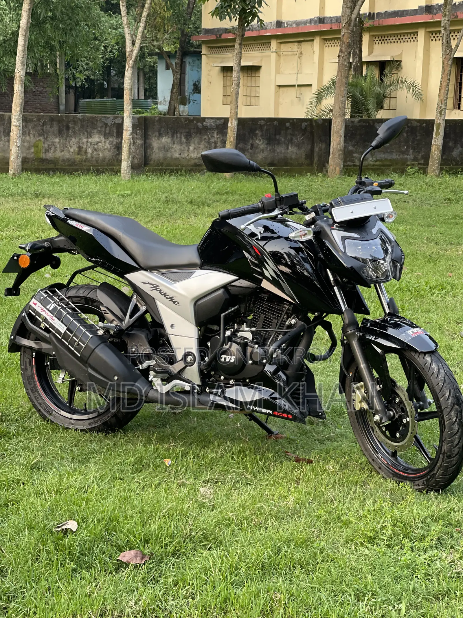 New TVS Apache 160 4V 2026 Black