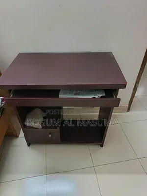 কম্পিউটার টেবিল
