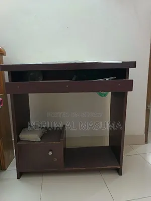 কম্পিউটার টেবিল