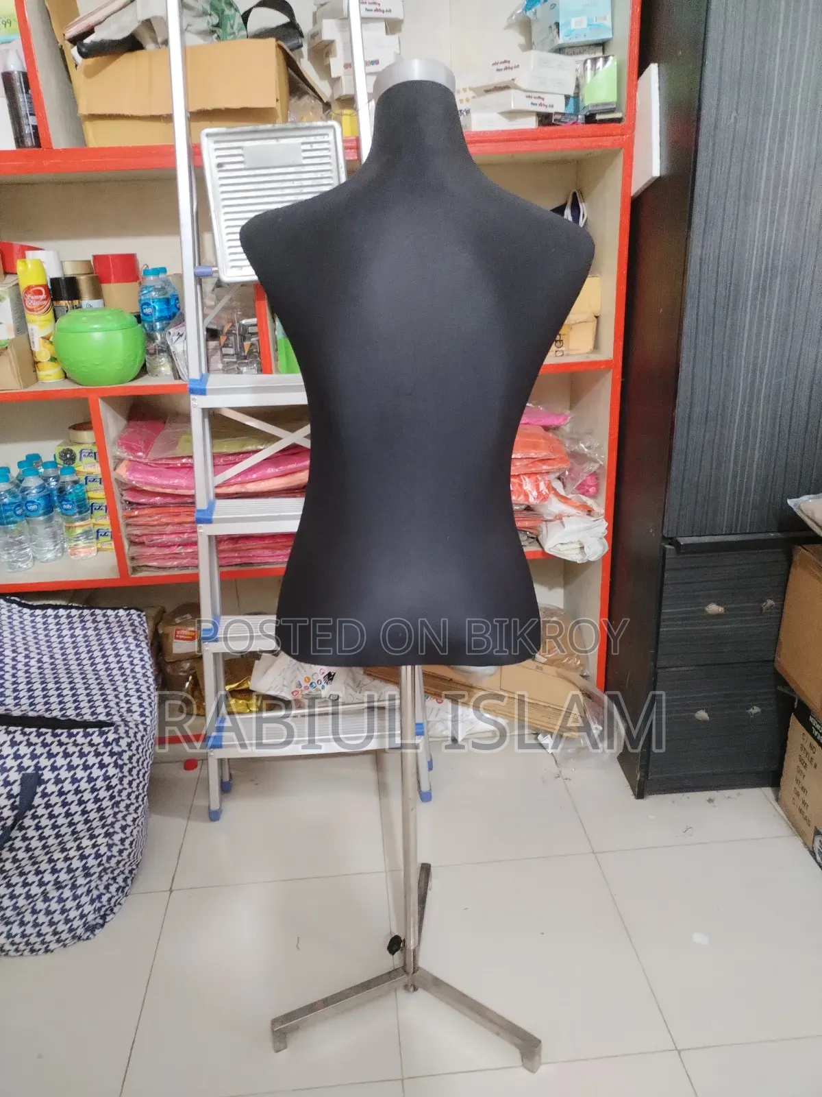 Mannequin, Showroom Doll