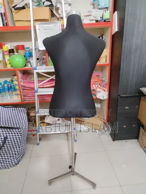 Mannequin, Showroom Doll