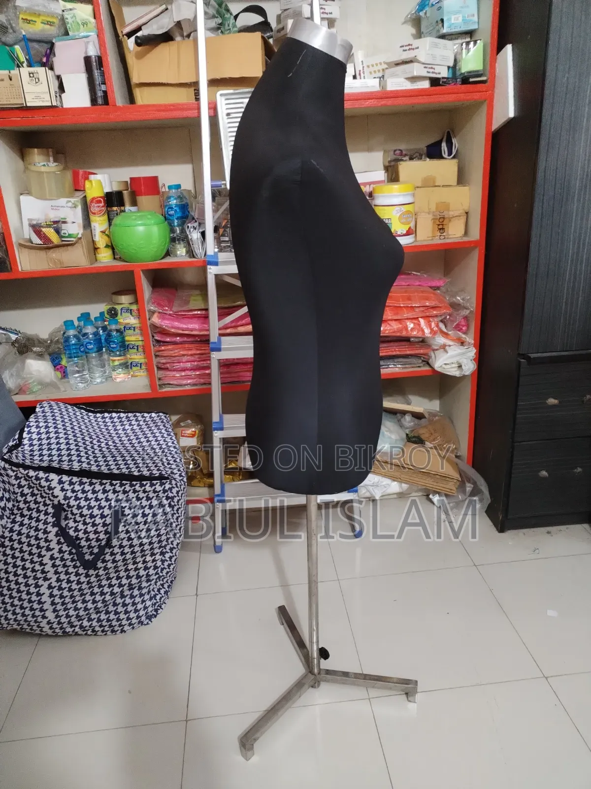 Mannequin, Showroom Doll