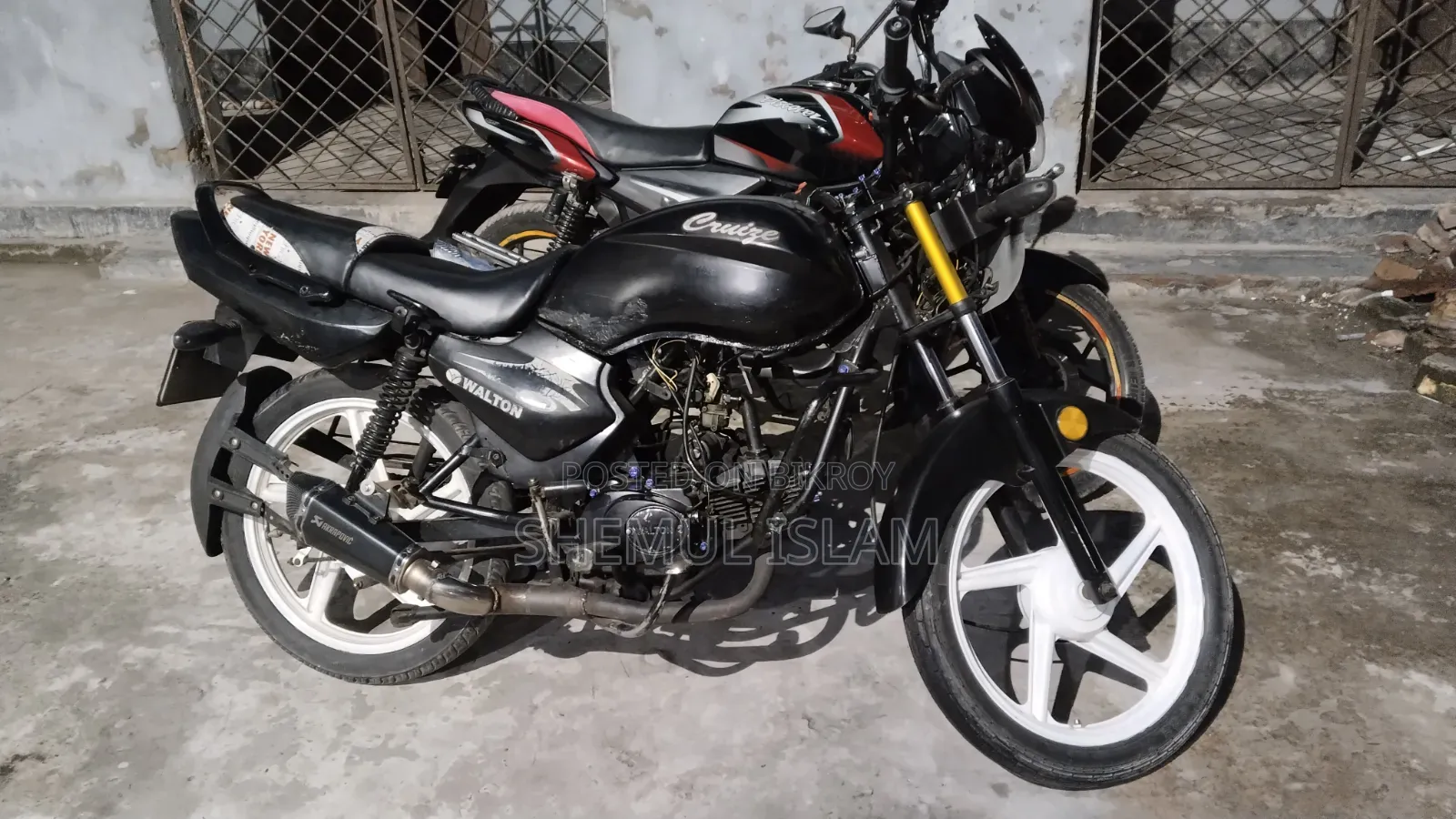 Walton Cruize 2011 Black
