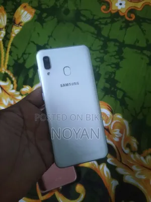 Samsung Galaxy A30 64 GB White