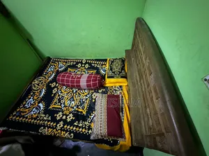 খাট ৫/৬ ফিট