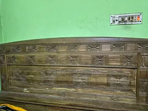 খাট ৫/৬ ফিট