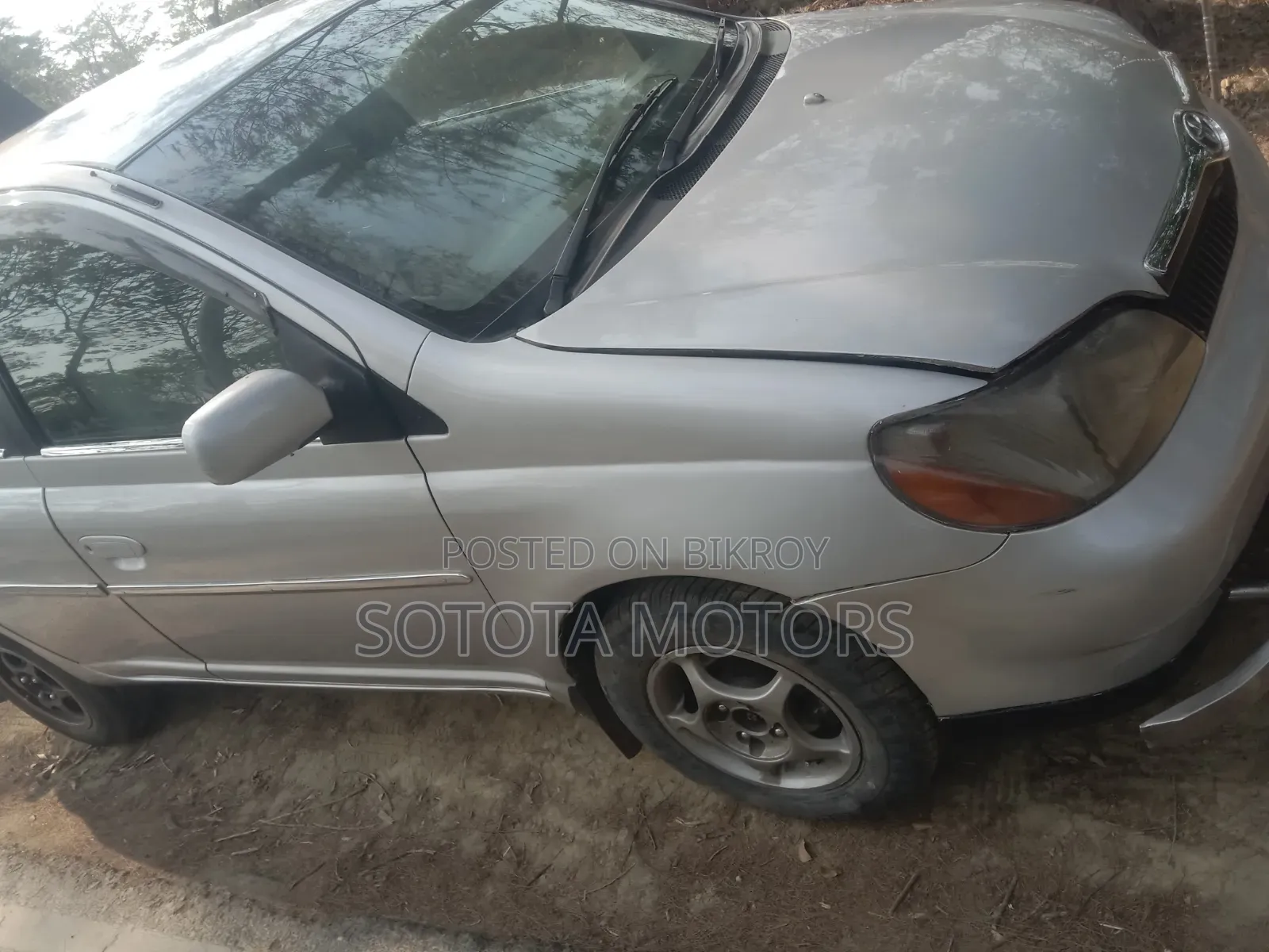 Toyota Platz 2000 Silver
