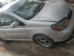 Toyota Platz 2000 Silver