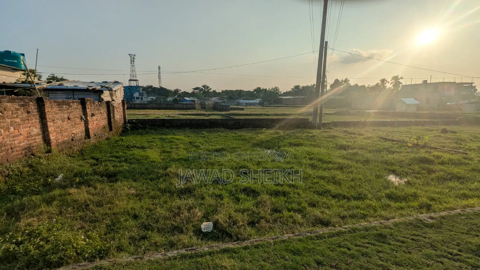 Residential plot for sale measuring 2.5 to 5 decimals with 3-sided and 2-sided road access