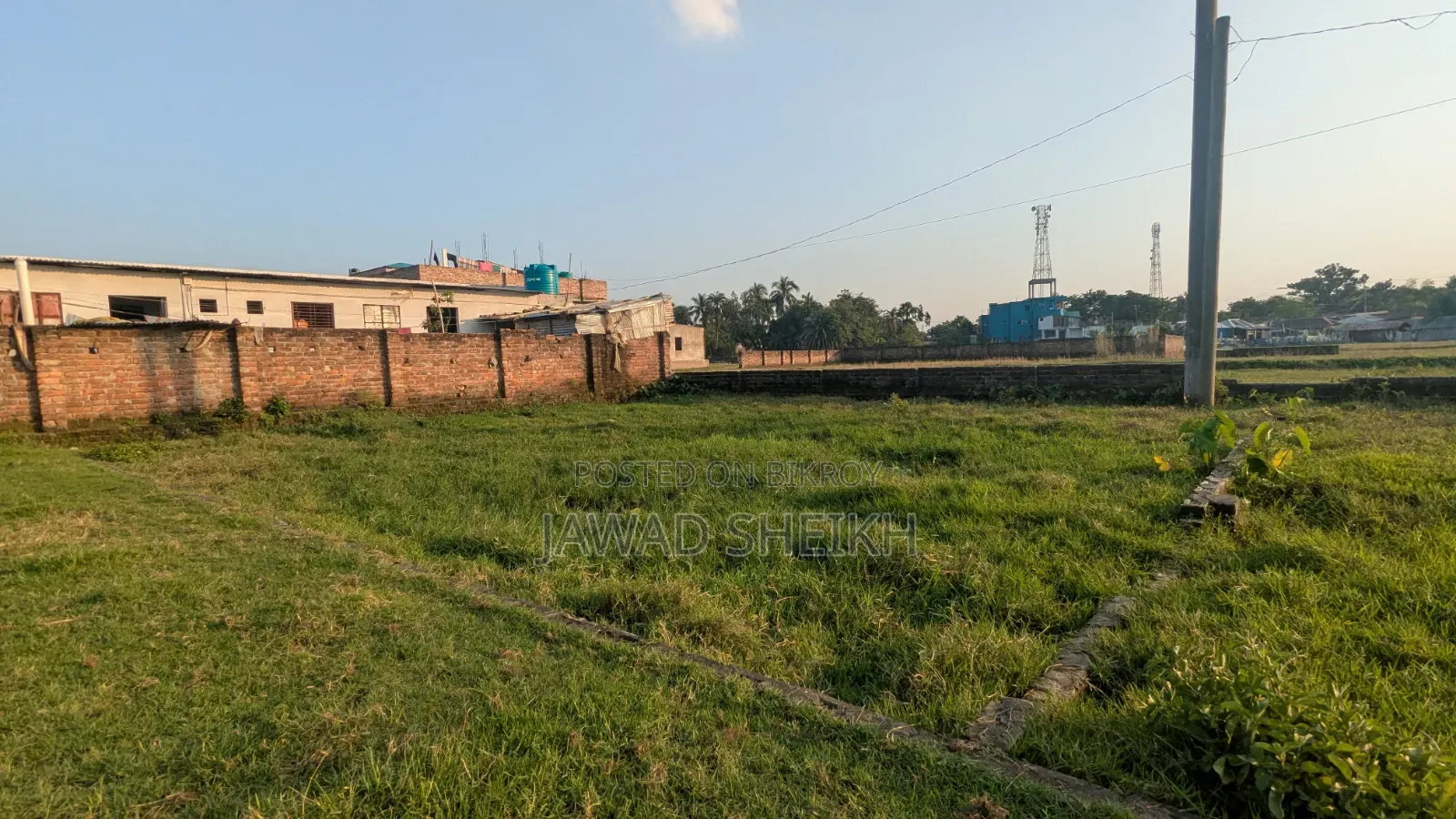 Residential plot for sale measuring 2.5 to 5 decimals with 3-sided and 2-sided road access