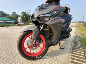 ইয়ামাহা এনম্যাক্স ১৫৫ ২০২৫ গ্রে