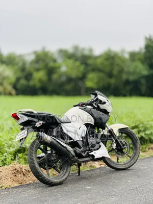 টিভিএস অ্যাপাচি আরটিআর ১৬০ ২ভি ২০১৪ সাদা