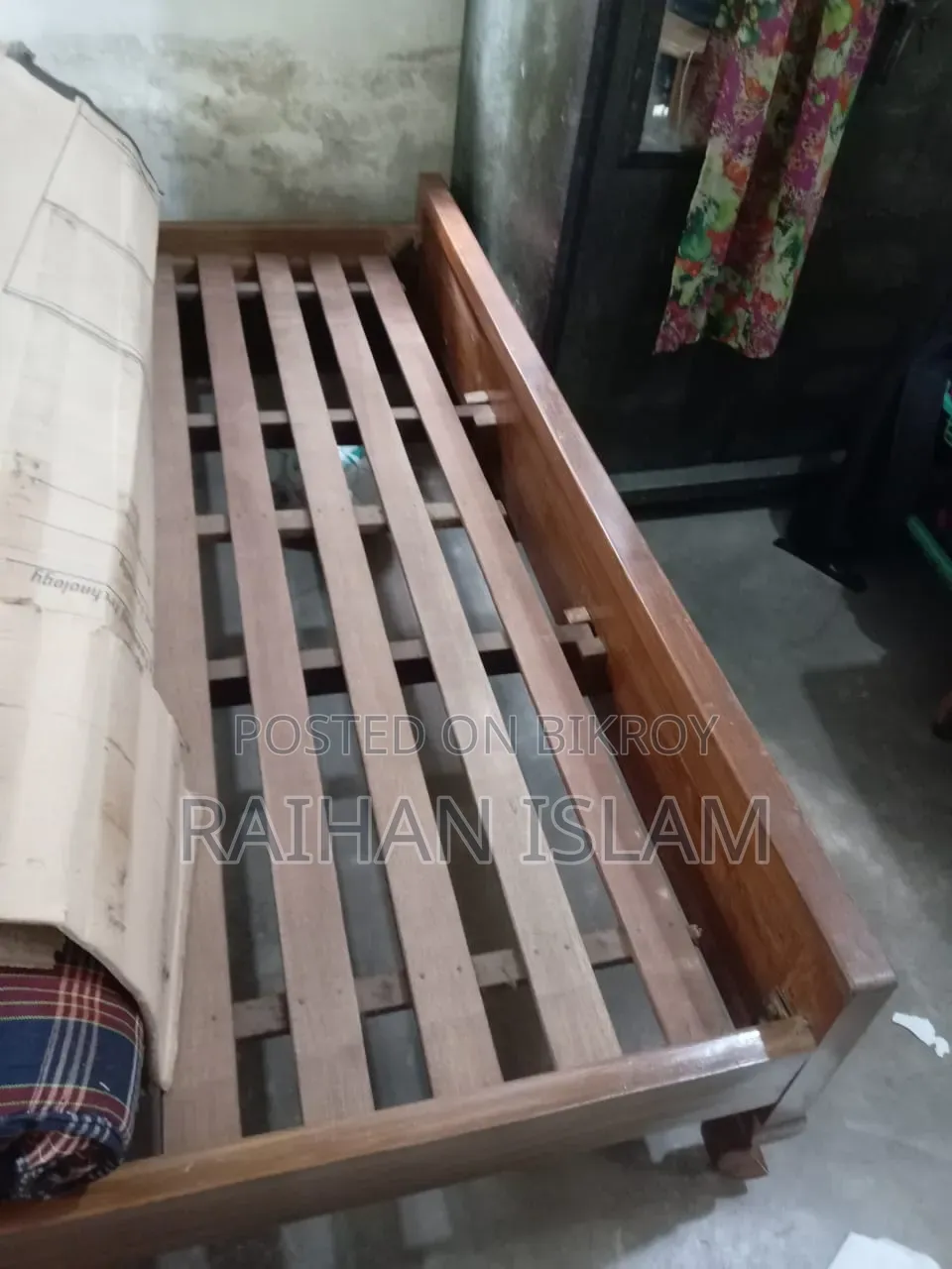 সেগুন কাঠের ৭x৬ ফিট মাপের খাট এবং জাজিম,তোশক বিক্রি করা হবে।