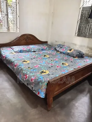 সেগুন কাঠের ৭x৬ ফিট মাপের খাট এবং জাজিম,তোশক বিক্রি করা হবে।