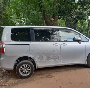 টয়োটা নোয়া ২.০ ১৪৩ হর্সপাওয়ার ফ্রন্ট হুইল ড্রাইভ (৮ সিটার) ২০০৭ সিলভার