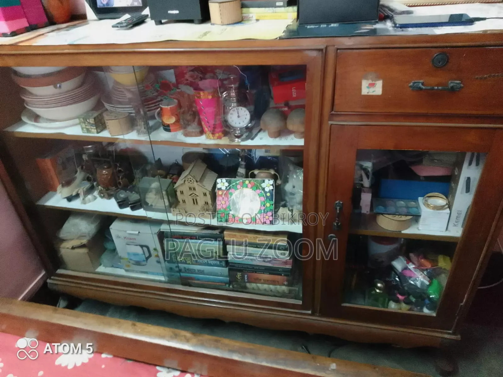 শোকেস Shocase