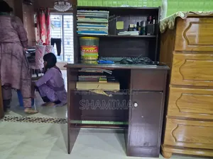 রিডিং টেবিল