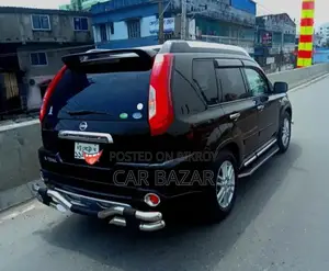 নিসান এক্স-ট্রেইল ২.০ পেট্রোল এক্সই ২০১০ কালো