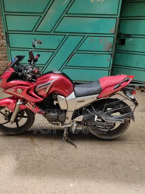 Yamaha 2016 Red