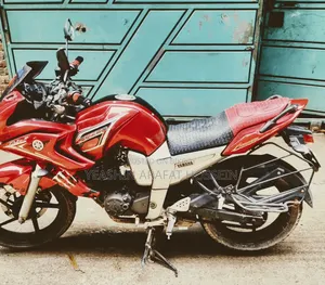 ইয়ামাহা এফজেড ২০১৬ লাল