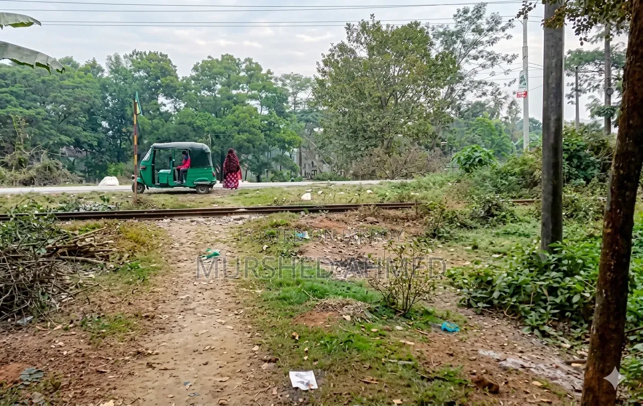 Land With 6-Room Colony for Urgent Sale